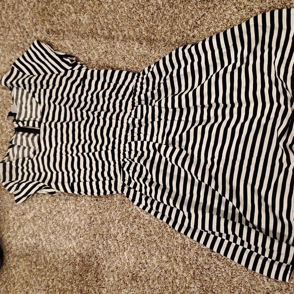 Cute black and white striped summer dress - Picture 1 of 3